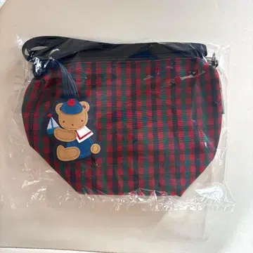 새상품 미사용 미개봉 파밀리아 포쉐트 빨간색 계열 파밀리아 체크