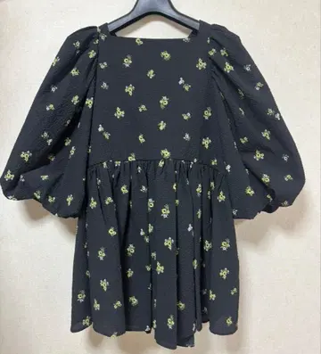 백리본 벌룬 슬리브 튜닉