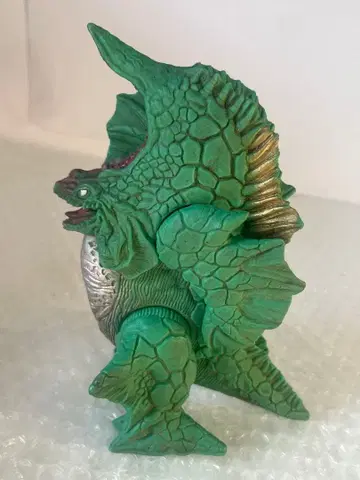 레이로스 울트라맨 티가 괴수