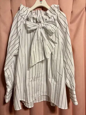 (새상품급) 큰 리본 포함 A라인 긴팔 블라우스 나츄비