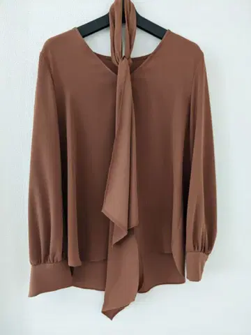 LOUNIE 리본 타이 블라우스