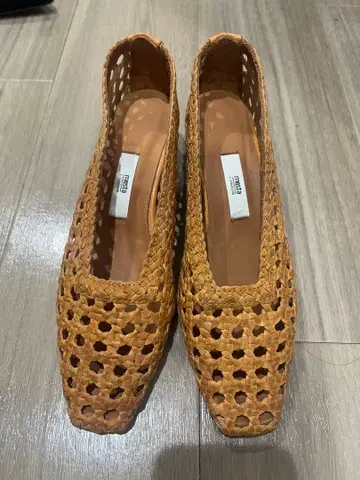 메쉬 디자인 브라운 플랫슈즈