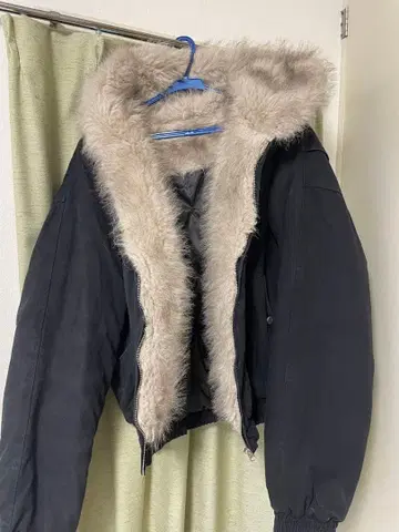 퍼 부착 후드 크롭 자켓