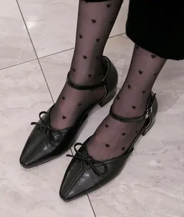 forksy. 스틸레토 리본 펌프스