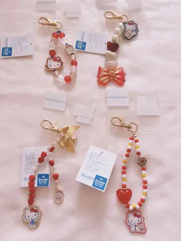 헬로키티 키링 4개 세트 산리오