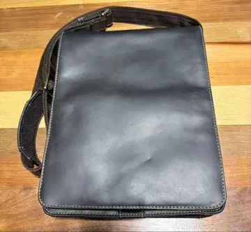 비스콘티 숄더백 거의 미사용 새상품급