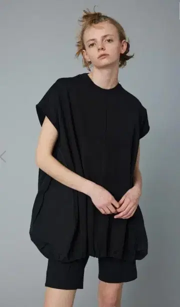 HeRIN.CYE Egg tops BLK FREE