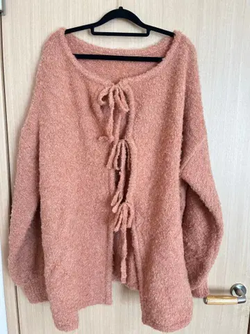 프론트 리본 포함 오버 사이즈 니트 후페르