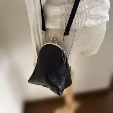 FEEL AND TASTE 블랙 가죽 가마구치 숄더백