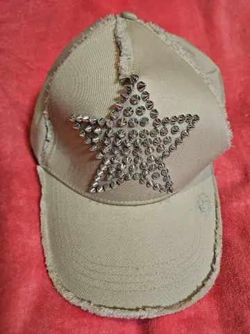 ANNE COQUINE 스터드 장식 캡 베이지