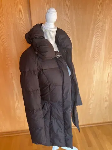 다크 브라운 후드 부착 롱 다운 자켓 에프데
