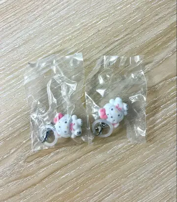 산리오 캐릭터즈 메지루시 액세서리 포근포근 스노우 헬로키티 x 2