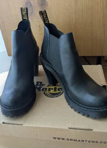 닥터 마틴 블랙 가죽 첼시 부츠
