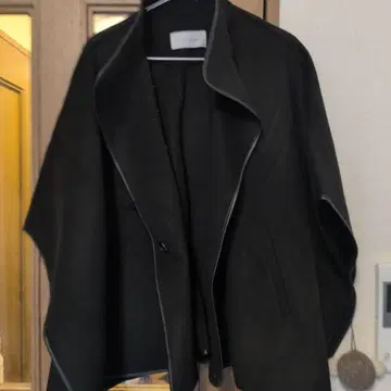 MADE 블랙 판초 케이프 코트