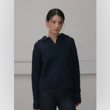 네이비 니트 스웨터