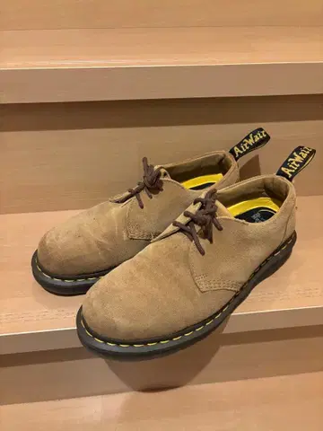 닥터 마틴 버먼 로 베이지 스웨이드 UK9 부츠