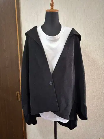 후드 부착 블랙 오버 사이즈 케이프 코트