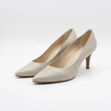 55 DIANA 다이애나 엠보 뾰족코 펌프스(24.5cm) 새상품급