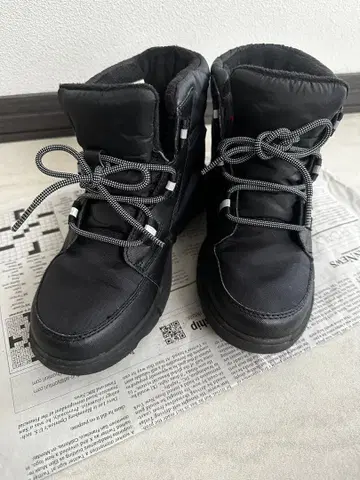 SOREL 방수 퍼 부츠 블랙