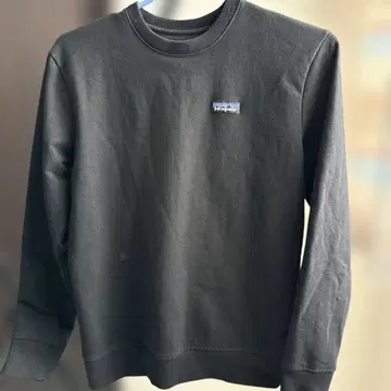 patagonia 블랙 크루넥 트레이닝복