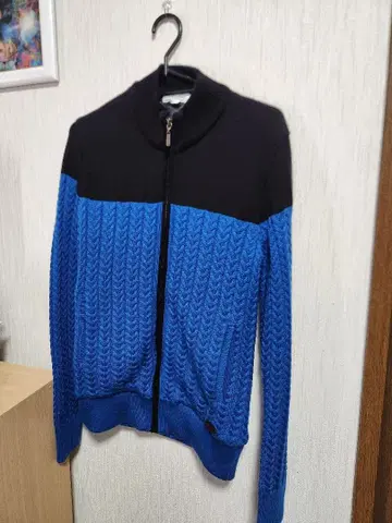 캘빈 클라인 파랑과 블랙 가디건 S