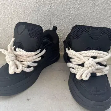 ZARA 블랙 스니커즈