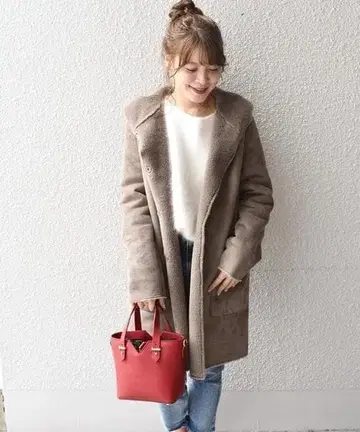 SHIPS 페이크 무스탕 푸드코트