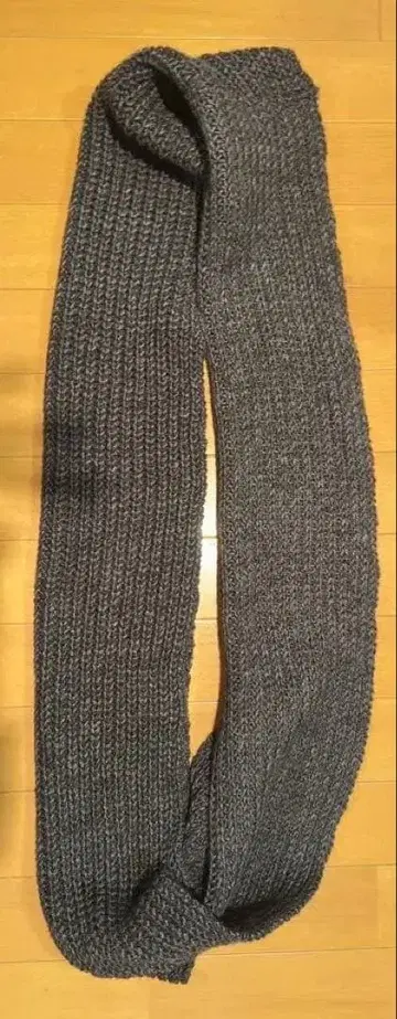 SHELLAC 다크 그레이 트위스트 넥워머 5351 JULIUS