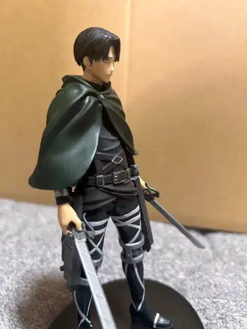 진격의 거인 [ 리바이 ] 피규어