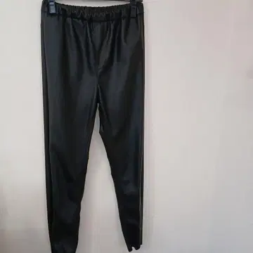 블랙 합성 피혁 슬림 핏 팬츠