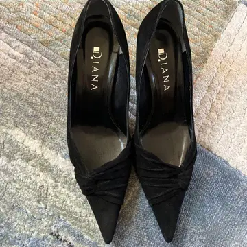 D.IANA 블랙 스틸레토 펌프스