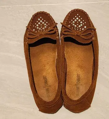 미네통카 브라운 모카신