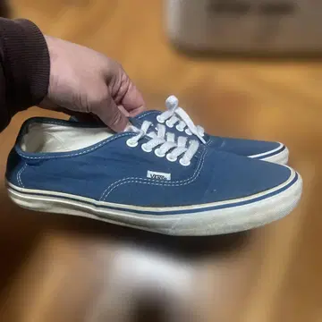 VANS 오센틱 파란색 로우컷 스니커즈 10.5