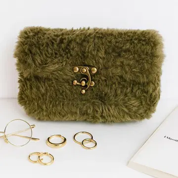 올리브 그린 퍼 숄더백