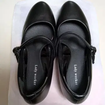 레이디 워커 블랙 스트랩 펌프스