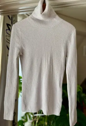 립 편직 터틀넥 니트 크림색 투모로우랜드