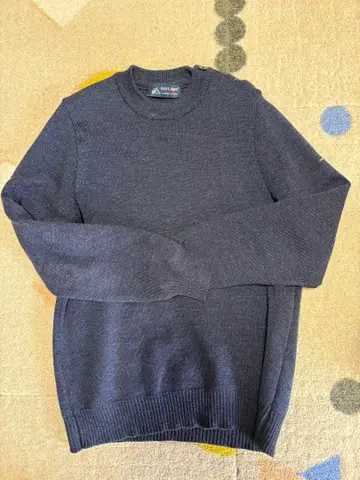 [ 초레어 ] 세인트 제임스: 네이비 크루넥 스웨터 어깨 버튼 포함
