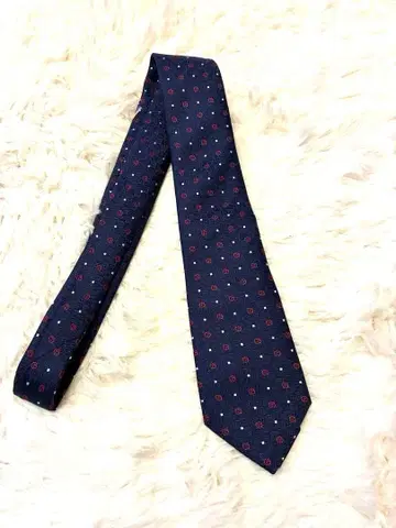 [ 새상품급 ] ARMANI 네이비 기하학 패턴 넥타이 슬림