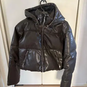 ZARA 인조 가죽 숏 기장 다운 자켓