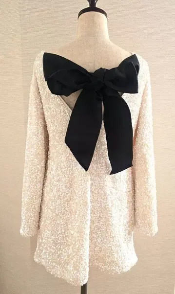 Xmas 아이보리 스팽글 장식 뒷면 리본 원피스