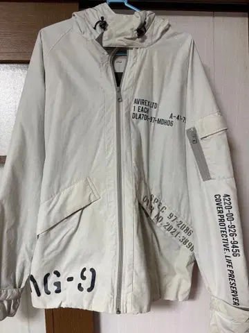 AVIREX XL 화이트 자켓 프린트