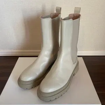 TOMORROWLAND 라이트 러버 솔 사이드 고어 부츠