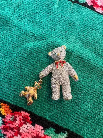 크리스탈 브로치 ( 곰 리본 )