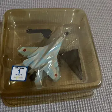 전투기 모델 파랑과 화이트 부속물 있음