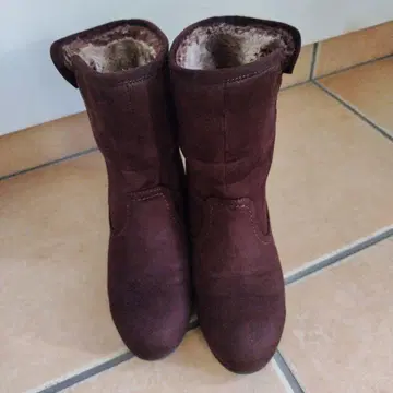 브라운 스웨이드 퍼 숏부츠 오늘 가격 인하 중!