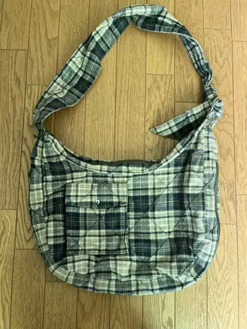 티나 조준 체크 무늬 숄더백