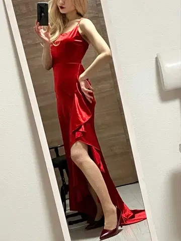 레드 새틴 슬릿 드레스 슬리브리스