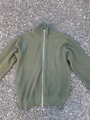 BEAMS M 하이넥 지퍼 스웨터