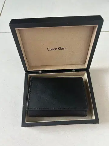 Calvin Klein 블랙 3단 폴더형 지갑