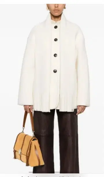 스카프 디테일 코트